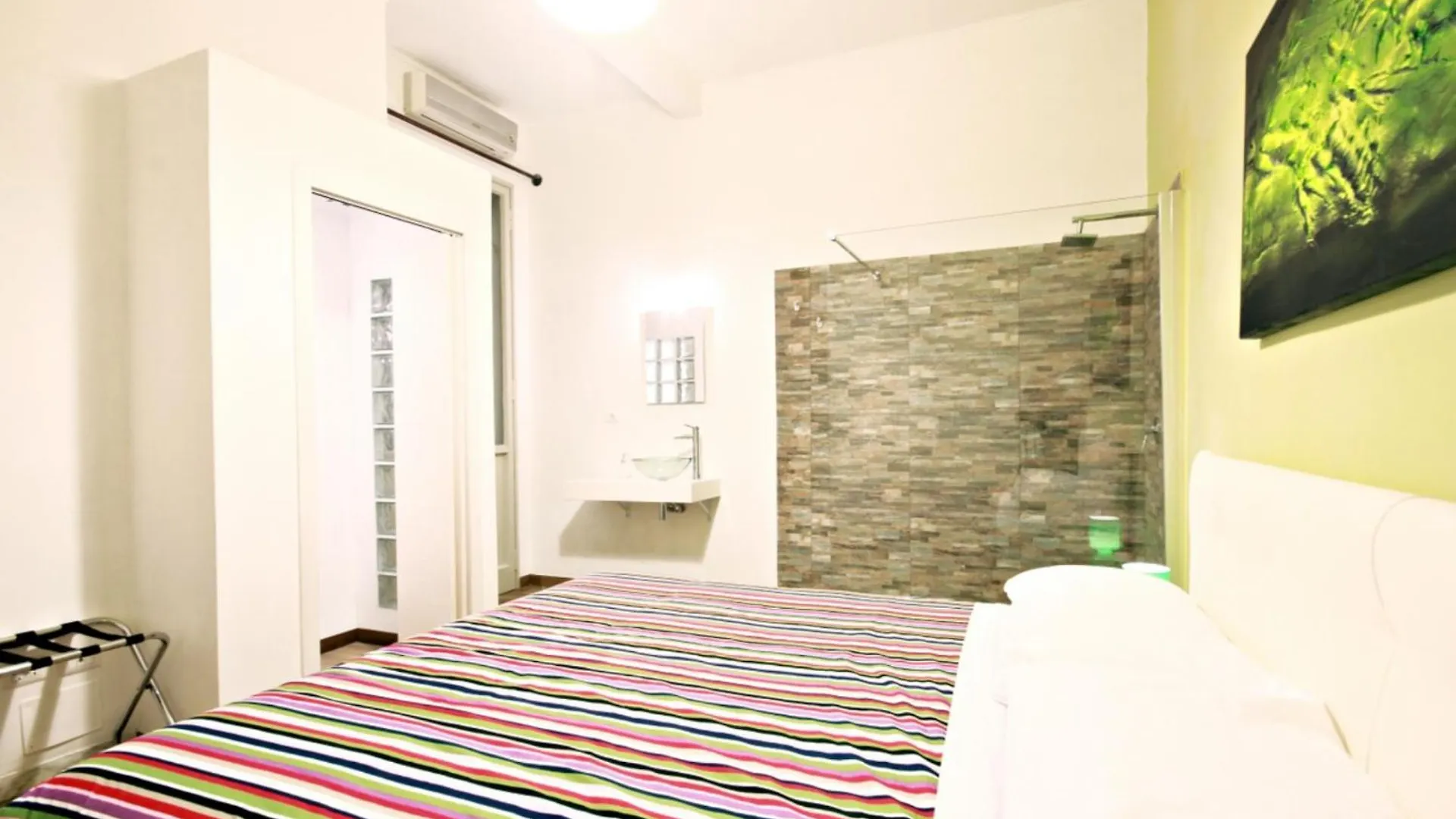 Colosseum - Big And Comfortable Apartment Rome 0*,  Italy